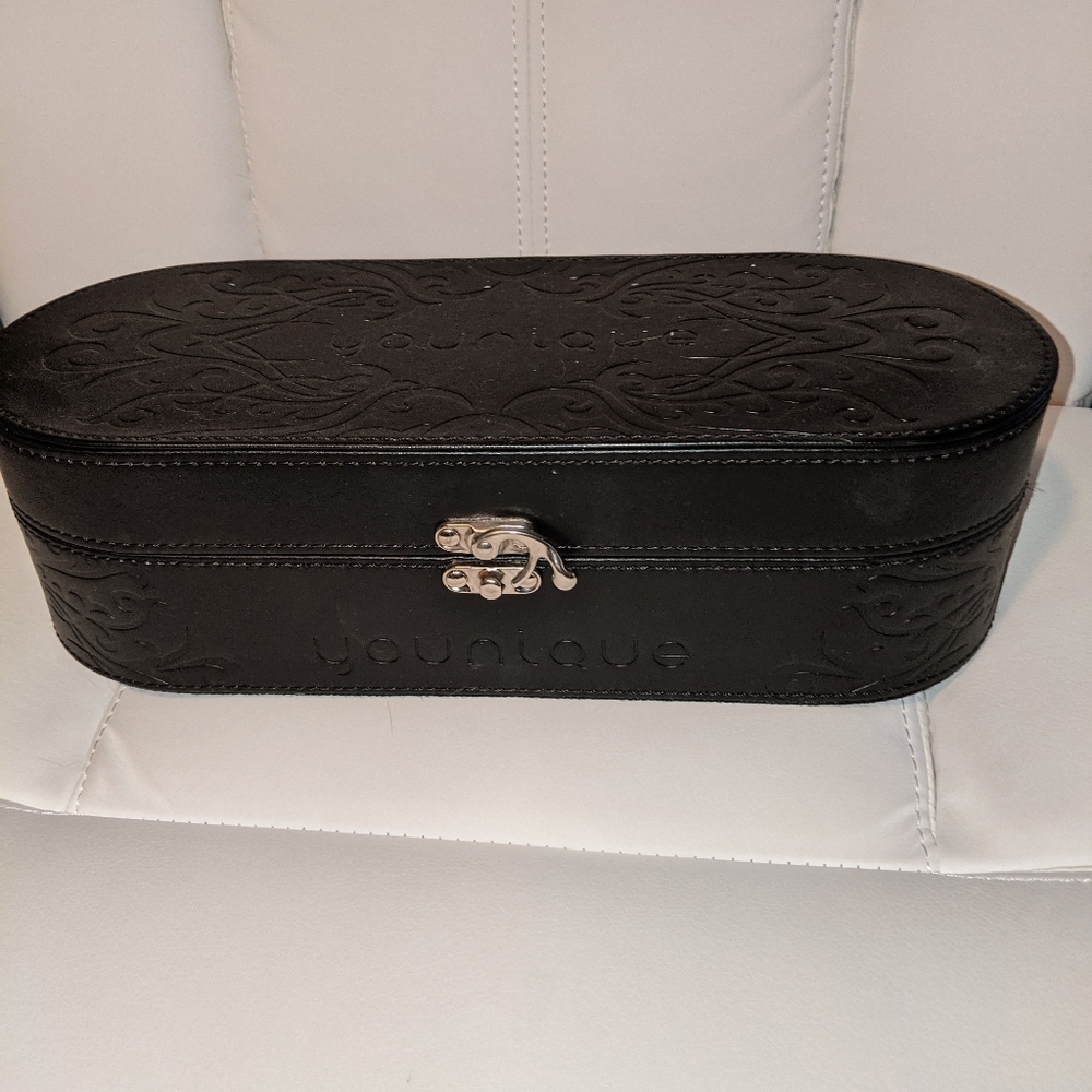 Younique case